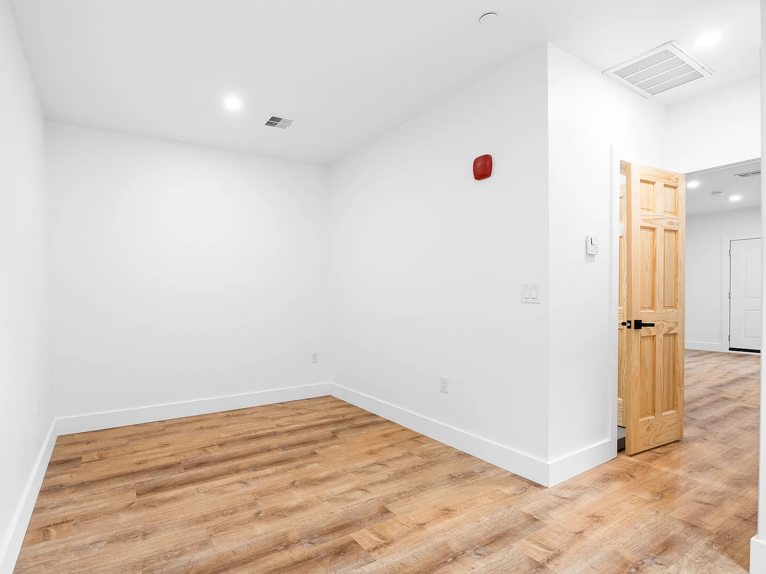 2 bed, 1300 sqft, $1,950 — Photo 2