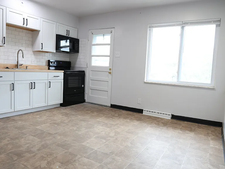 Atherton Apartments — Photo 9