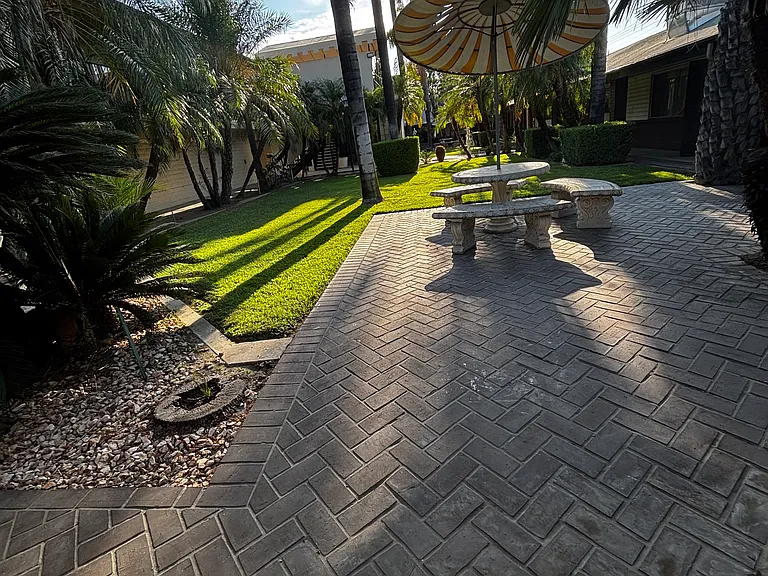 145 W Grove St #B — Photo 17