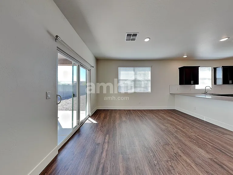 21578 S 231st St — Photo 4