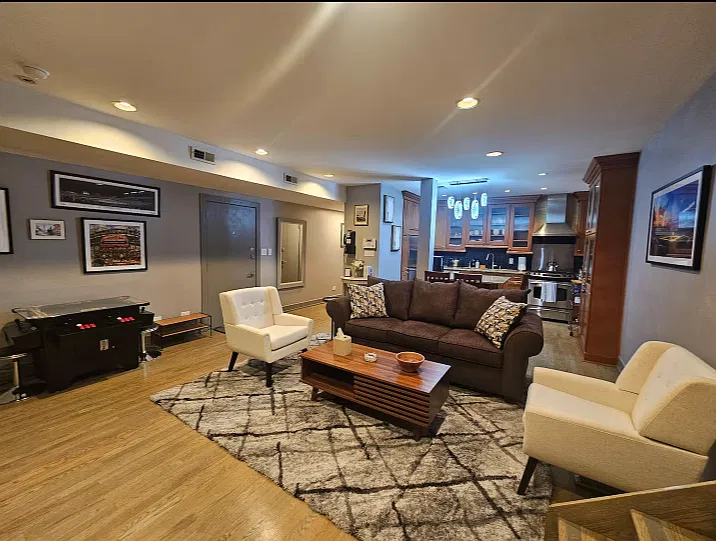 2 bed, 1400 sqft, $3,950 — Photo 2