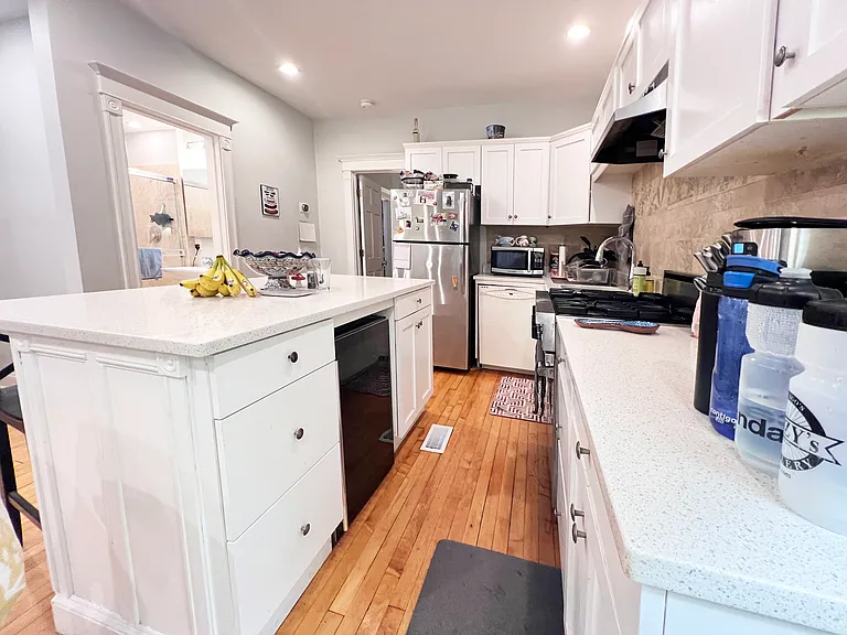 2323 W Dickens Ave #1 — Photo 8
