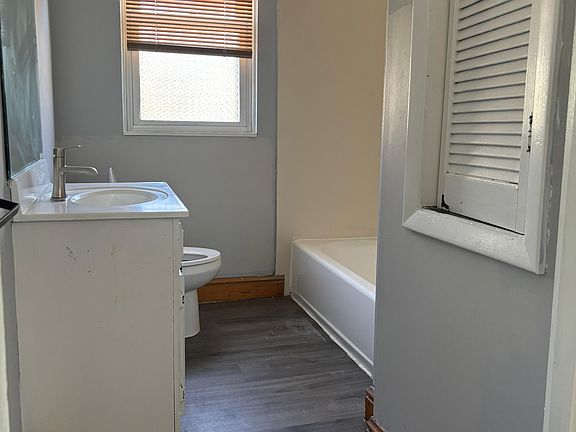 2nd image of 2823 Clermont Ave