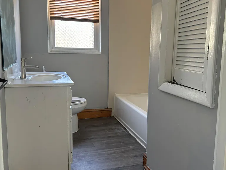 2823 Clermont Ave — Photo 2