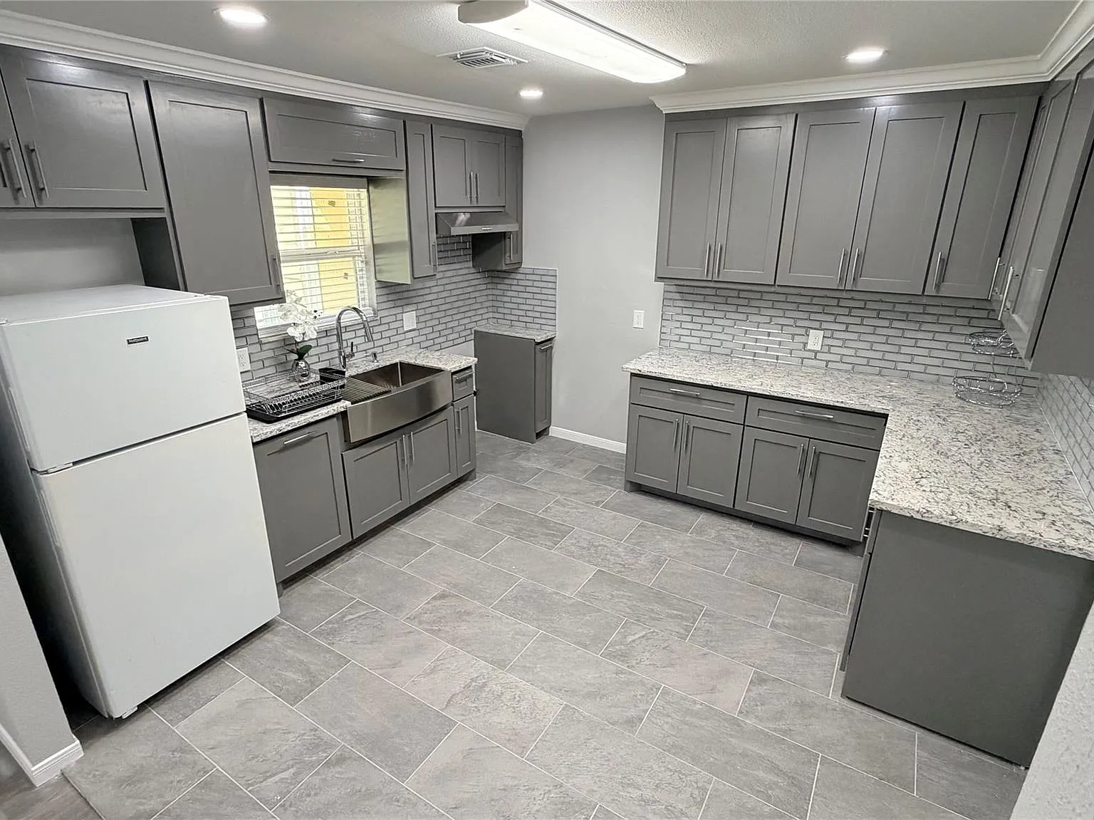 2 bed, 1.0 bath, 2213 sqft, $1,500 — Photo 4