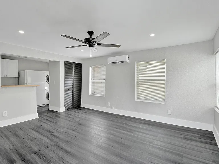 234 NE 14th Ave #2 — Photo 1
