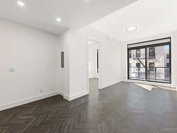 4th image of 11-12 44th Dr #3E