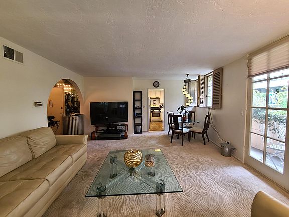 3rd image of 933 Hilgard Ave #301