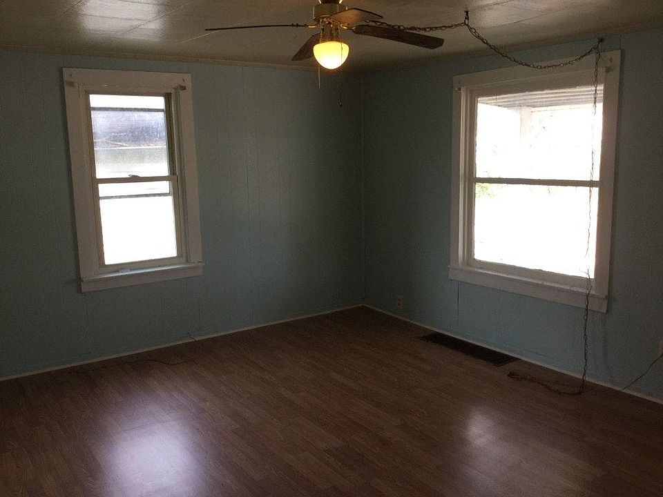 2nd image of 3037 Taft Ave NE