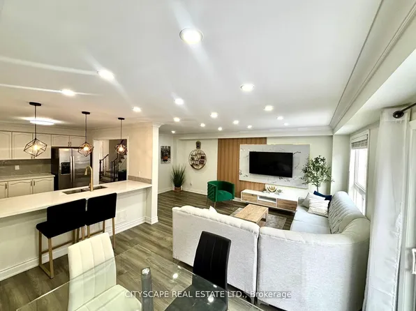 3974 Stardust Dr, Mississauga, ON L5M 8A5