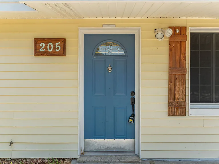 205 Pine St — Photo 4