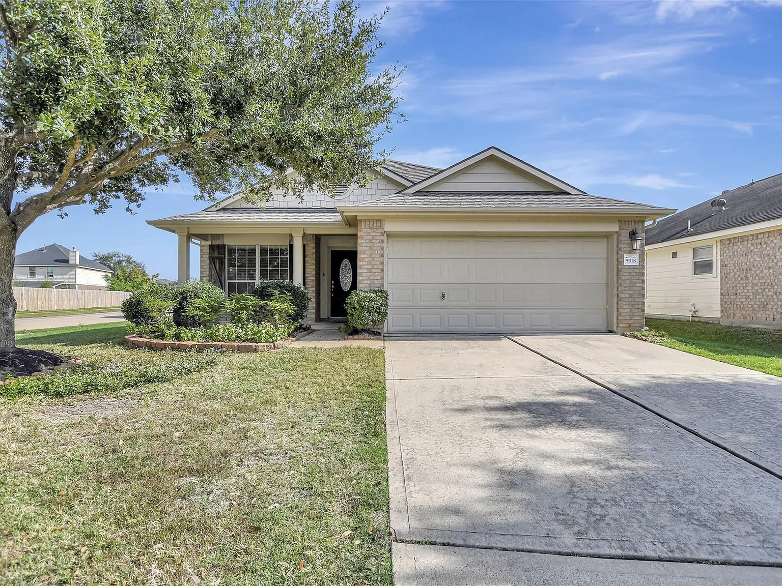 4 bed, 2.0 bath, 1930 sqft, $2,200 — Photo 1