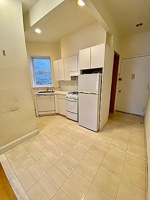 4th image of 56 W 65th St APT 5C