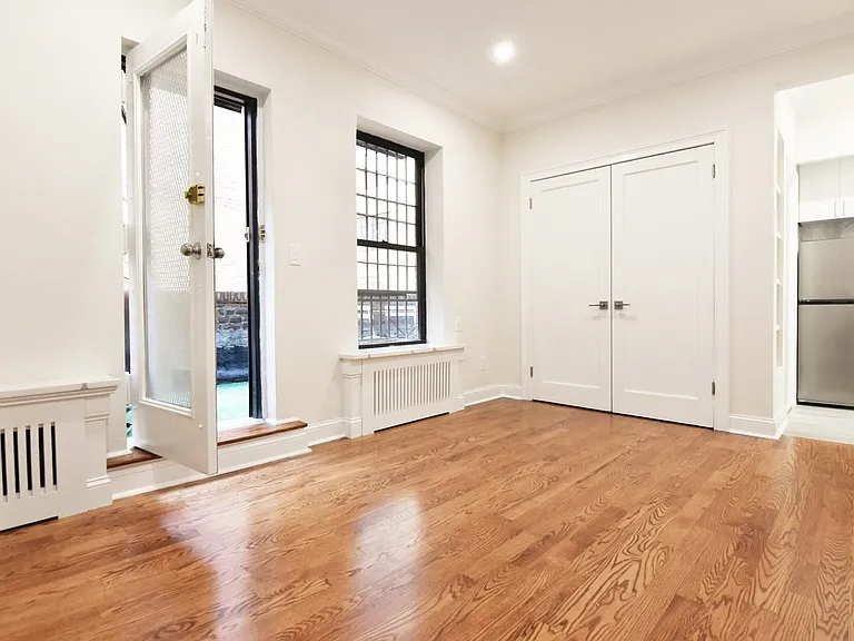 104 Riverside Dr #4C — Photo 1