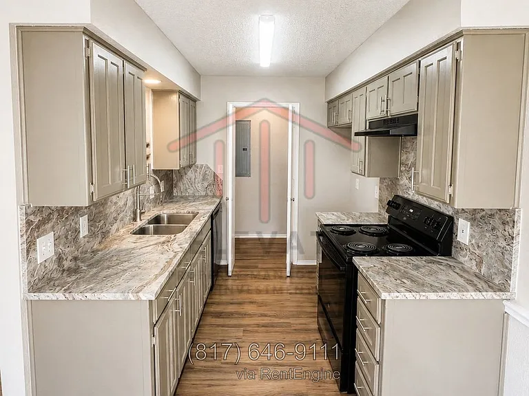 5912 Holiday Ln #B — Photo 8