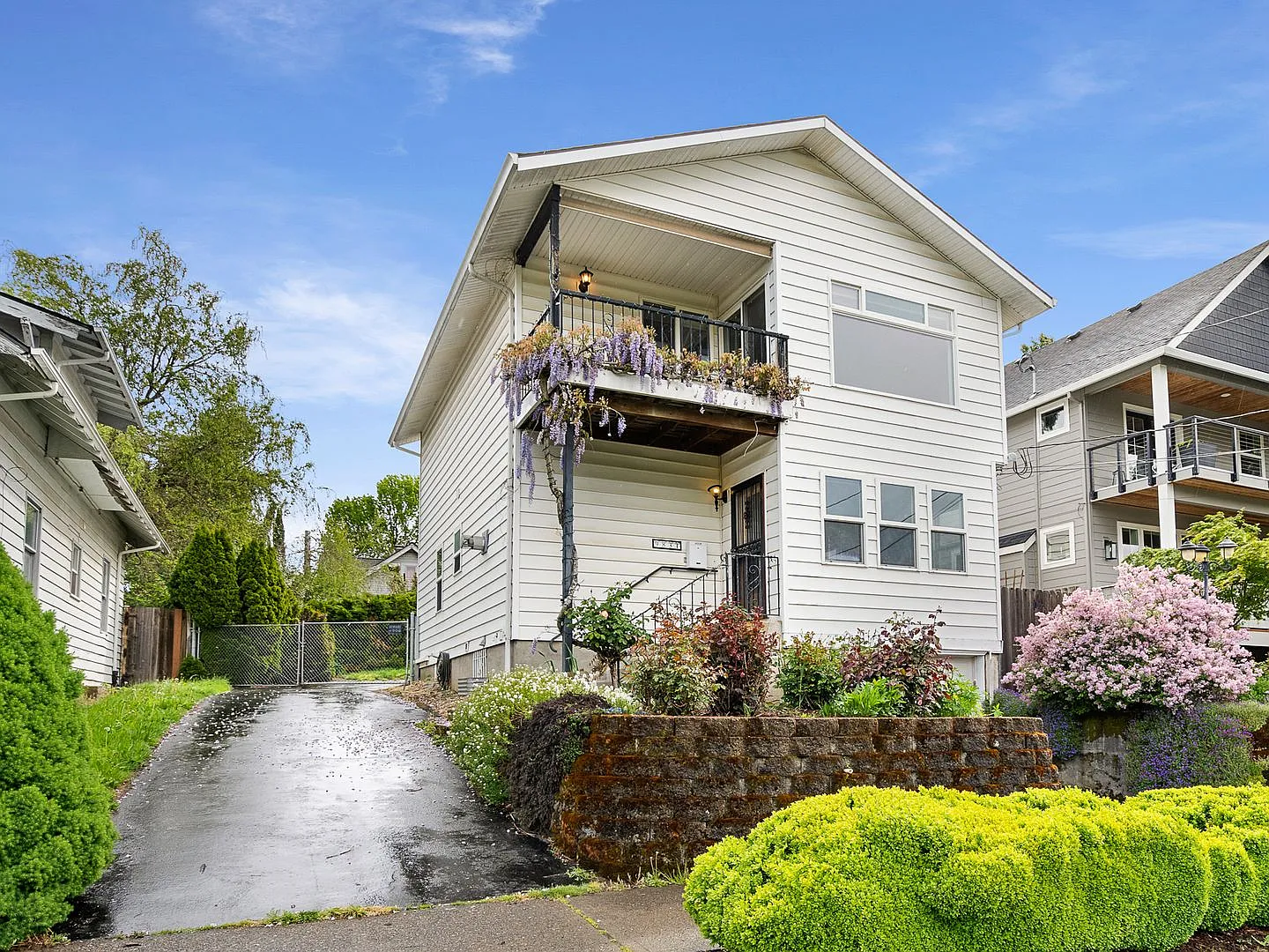 3 Bed/3 Bath Cathedral Park Charmer with Great Updates & Sauna! — Photo 1