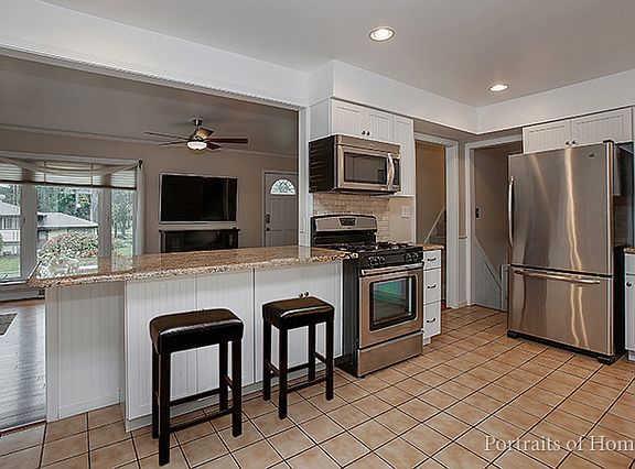 5th image of 22W524 Birchwood Dr