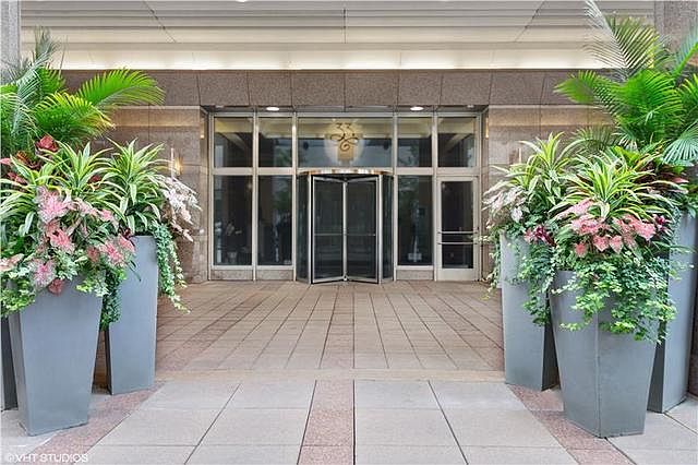1st image of 33 W Ontario St APT 33C