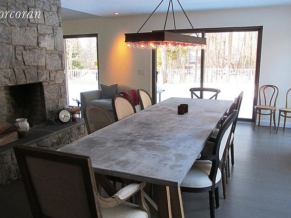 4th image of 44 Hidden Cove Ct