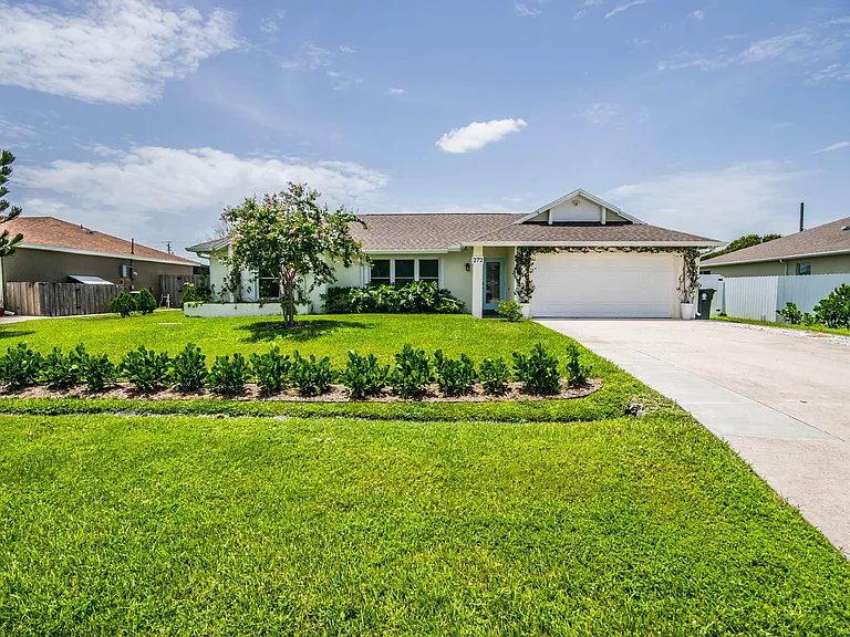 272 SW Fairchild Ave — Photo 2