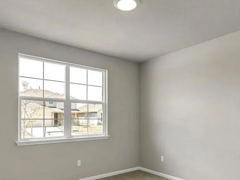 400 Barton Creek Ln — Photo 2