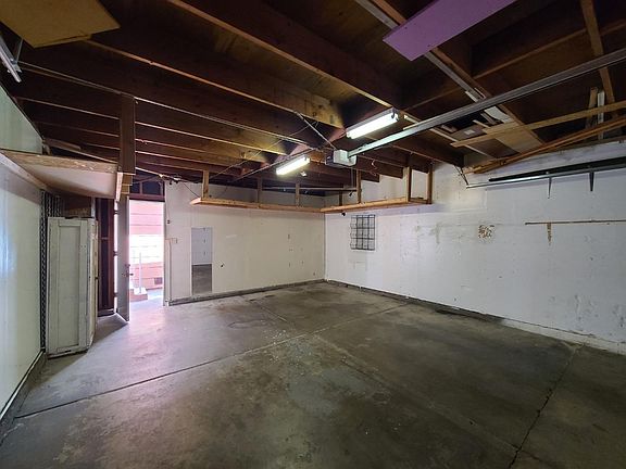5th image of 3954 Kent Way