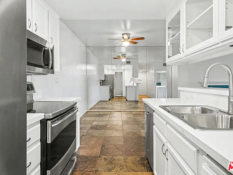 521 Montana Ave #301 — Photo 7