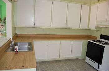 5th image of 220 E 44th St