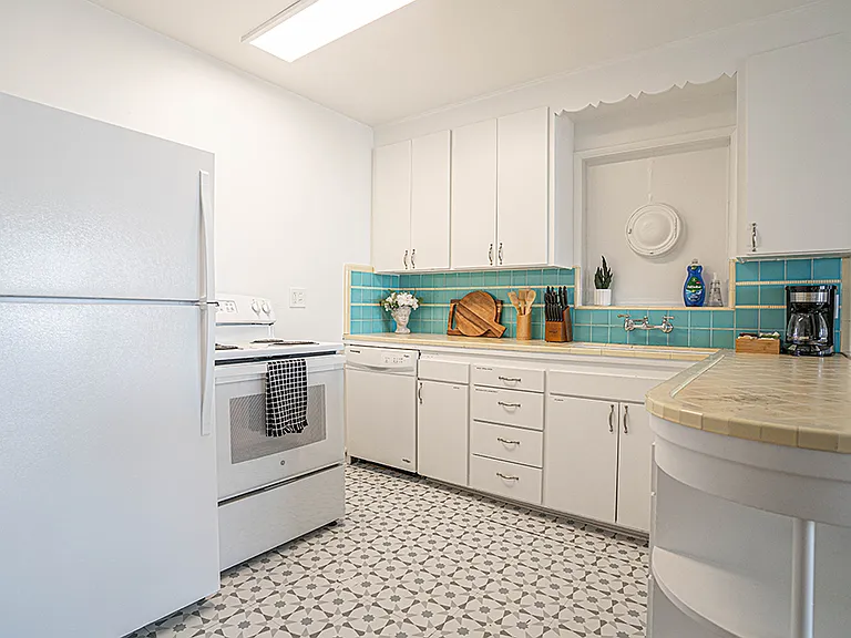 4027 Beach Dr SW #1 — Photo 11