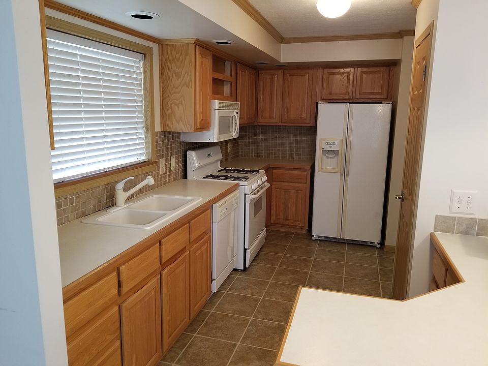 1st image of 16039 Windsor Ln