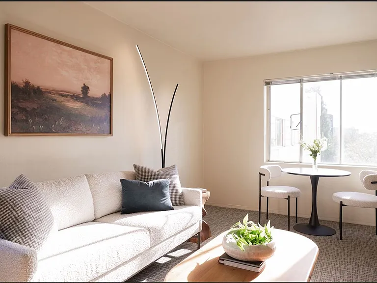 Eugene Manor Apartments — Photo 8