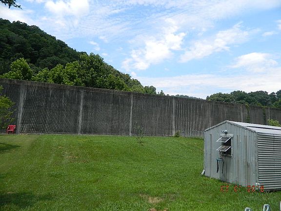 4th image of 235 Parkway Dr