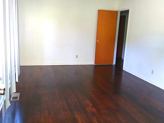 4th image of 4415 Fairfax Dr