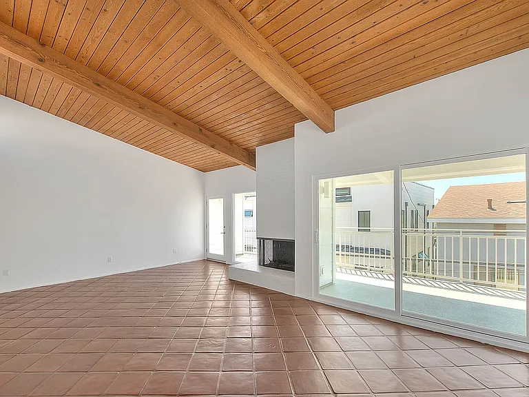 310 Bayview Dr — Photo 6