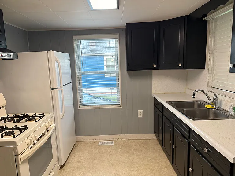 1722 Walnut St — Photo 4