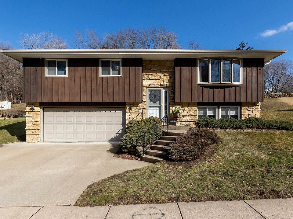 1st image of 2834 Meadow Wood Dr