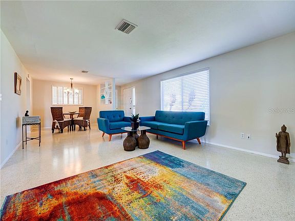 5th image of 460 E Shade Dr