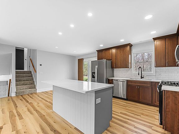 5th image of 9376 Cunningham Ln