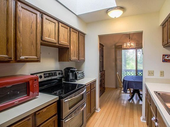 2nd image of 9553 Olde Pond Ln