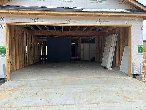 4th image of 1311 Meadows Dr