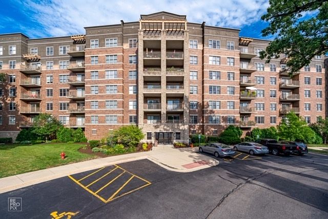 1st image of 125 Lakeview Dr Unit 501