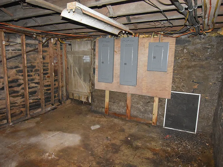 155 N Fairview St — Photo 17