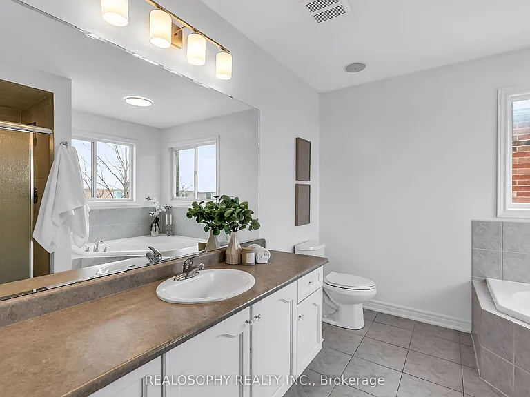 284 Bilbrough St — Photo 16