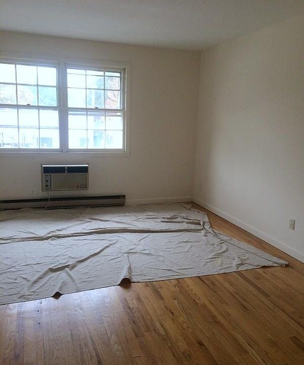 2nd image of 191 Main St #H