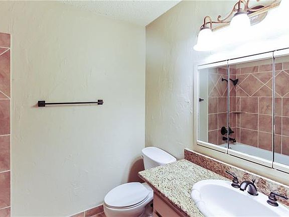 5th image of 3313 Regent Dr