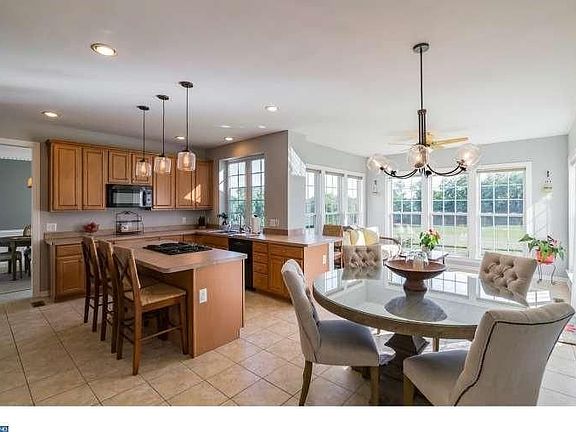 5th image of 409 Nona Ln