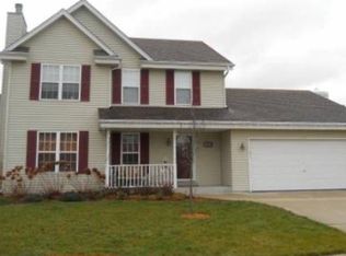 1221 Orchard Cir, Oconomowoc, WI 53066