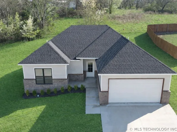 824 E Harlan Dr, Tahlequah, OK 74464