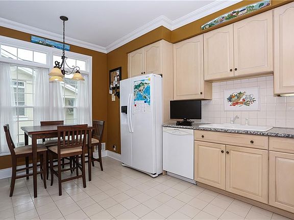 5th image of 84 Doral Greens Dr W