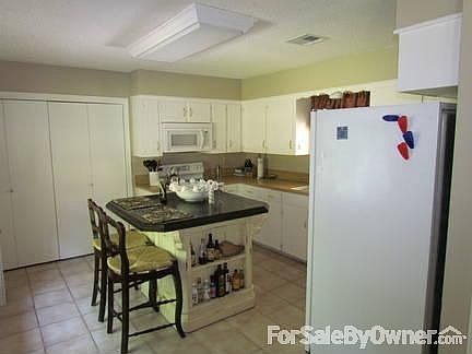 2nd image of 214 Saint Nicholas Dr
